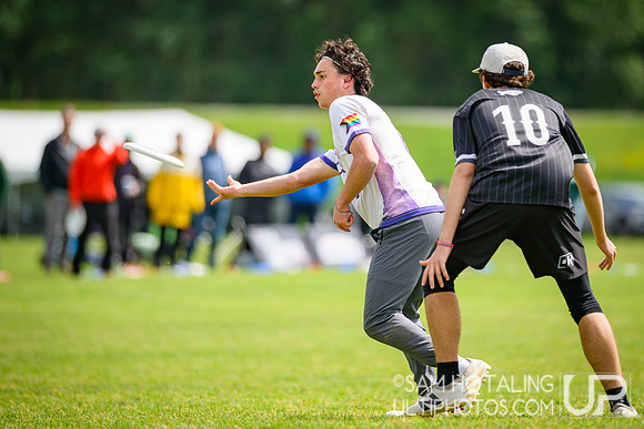Bowdoin Clown vs Carleton College CHOP in quarterfinals at USAU D-III College Championships