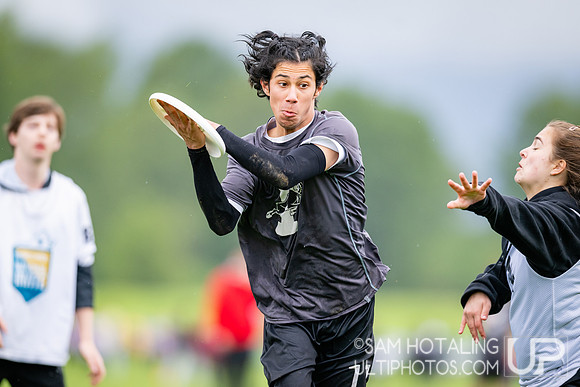 Bracket play on Sunday at DiscNW Spring Reign