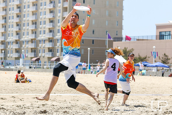 Action from 2016 USAU Beach Nationals