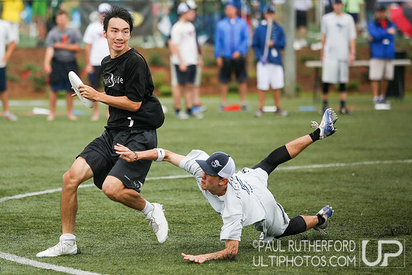 Action from USAU College Division 1 Nationals