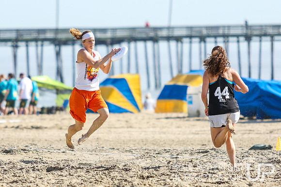 Action from 2016 USAU Beach Nationals
