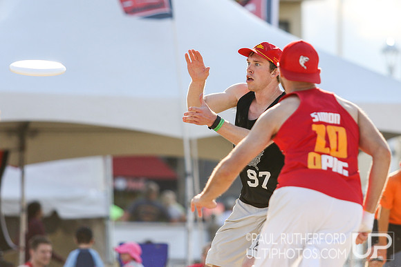 Action from 2016 USAU Beach Nationals