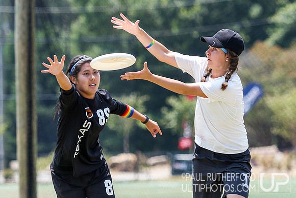 Action from USAU College Division 1 Nationals