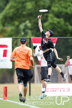 Action from USAU College Division 1 Nationals