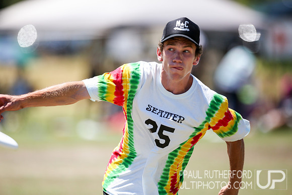 Action from USAU College Division 1 Nationals