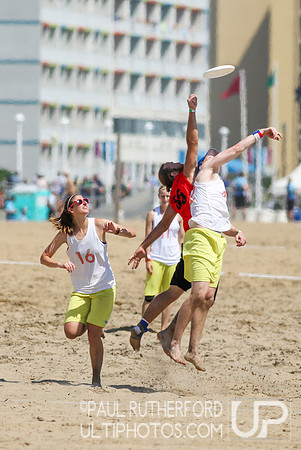 Action from 2016 USAU Beach Nationals