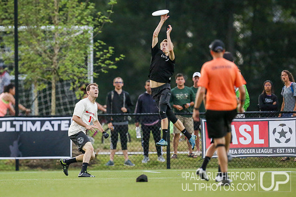 Action from USAU College Division 1 Nationals