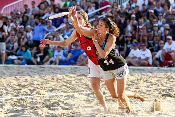 Action from 2016 USAU Beach Nationals