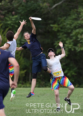 Round 4 of Mixed pool play of the Ultimate Capitol Sectionals