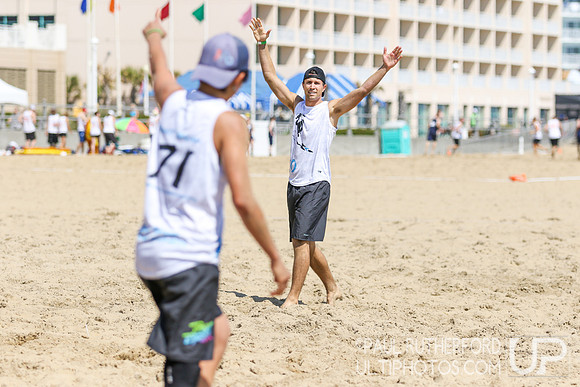 Action from 2016 USAU Beach Nationals