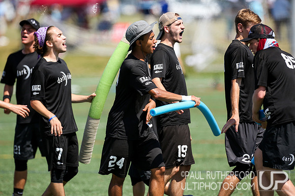 Action from USAU College Division 1 Nationals