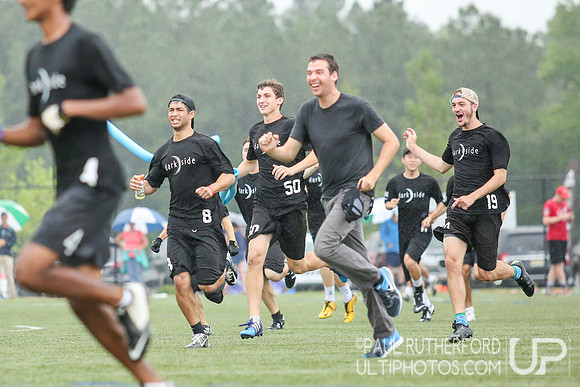 Action from USAU College Division 1 Nationals