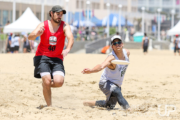 Action from 2016 USAU Beach Nationals