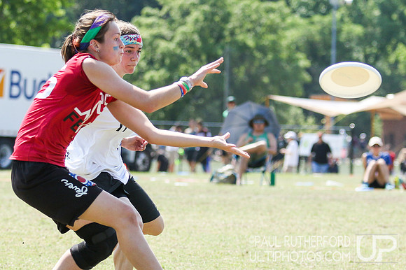 Action from USAU College Division 1 Nationals