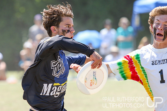 Action from USAU College Division 1 Nationals