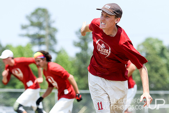 Action from USAU College Division 1 Nationals