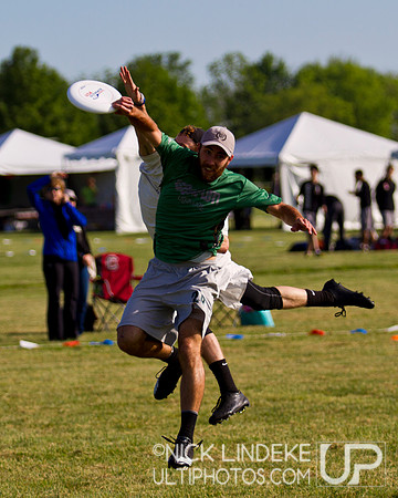 2014 USAU D-I College Champs Friday Action