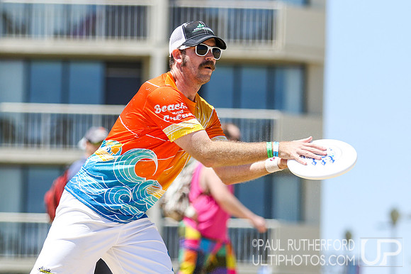 Action from 2016 USAU Beach Nationals