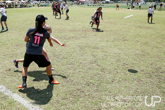 Action from USAU College Division 1 Nationals