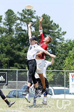 Action from USAU College Division 1 Nationals