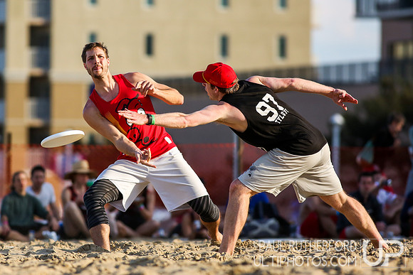 Action from 2016 USAU Beach Nationals