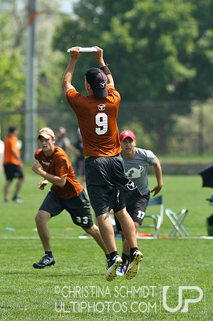 2012 USAU D-I College Championships Saturday Round 4 Action