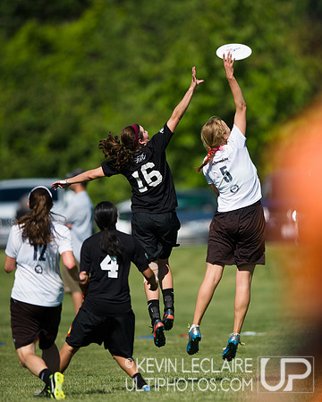 2014 USAU D-I College Champs Saturday Round 1 Action
