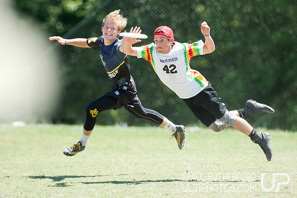 Action from USAU College Division 1 Nationals