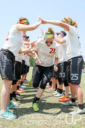 Action from USAU College Division 1 Nationals