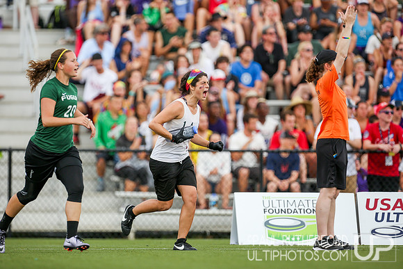 Action from USAU College Division 1 Nationals