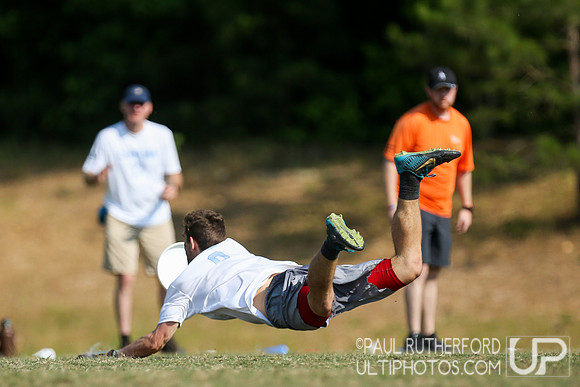 Action from USAU College Division 1 Nationals