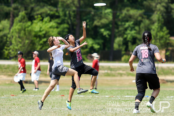 Action from USAU College Division 1 Nationals