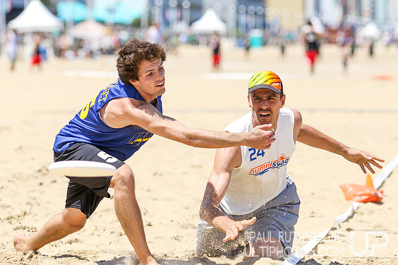 Action from 2016 USAU Beach Nationals