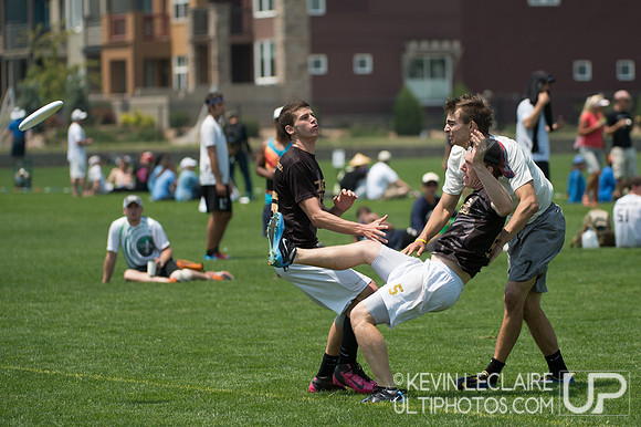 2012 USAU D-I College Championships Saturday Action