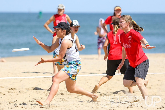 Action from 2016 USAU Beach Nationals