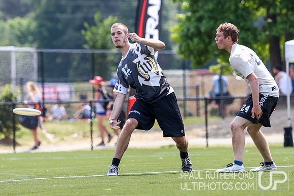 Action from USAU College Division 1 Nationals