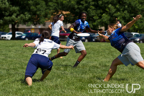 2014 USAU D-I College Champs Saturday Action