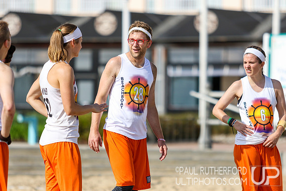 Action from 2016 USAU Beach Nationals