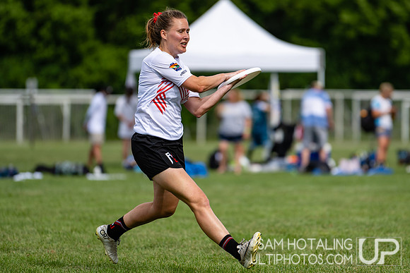 Fireflies vs Reading Ultimate in pool play at World Ultimate Club Championships