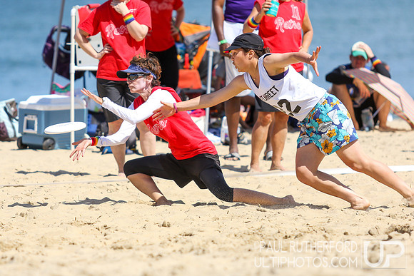 Action from 2016 USAU Beach Nationals