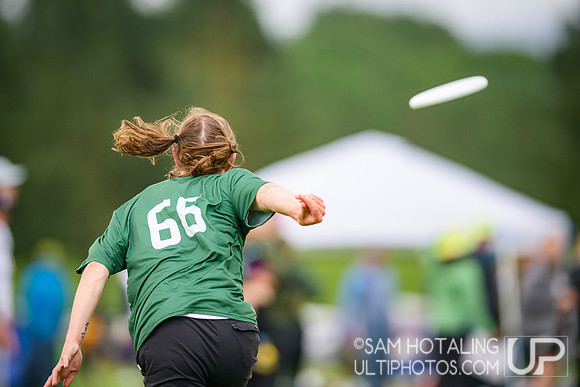 Haverford/Bryn Mawr Sneetches vs Mount Holyoke Daisy Chain in quarterfinals at USAU D-III College Championships