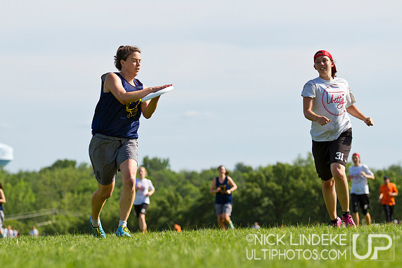 2014 USAU D-I College Champs Saturday Action