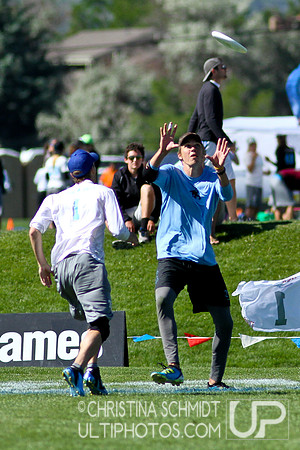 2012 USAU D-I College Championships Sunday Qtrs Action