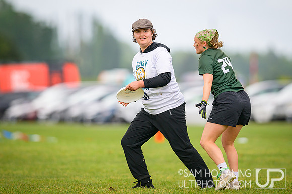 Haverford/Bryn Mawr Sneetches vs Mount Holyoke Daisy Chain in quarterfinals at USAU D-III College Championships