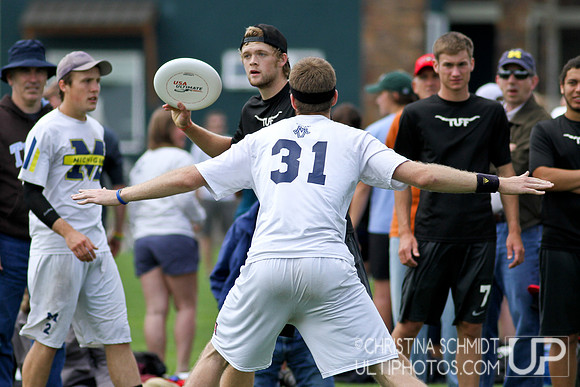 2012 USAU D-I College Championships Friday Round 3 Action