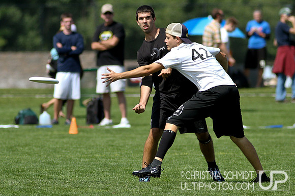2012 USAU D-I College Championships Friday Round 1 Action