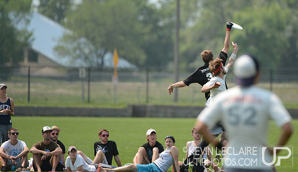 2012 USAU D-I College Championships Saturday Action