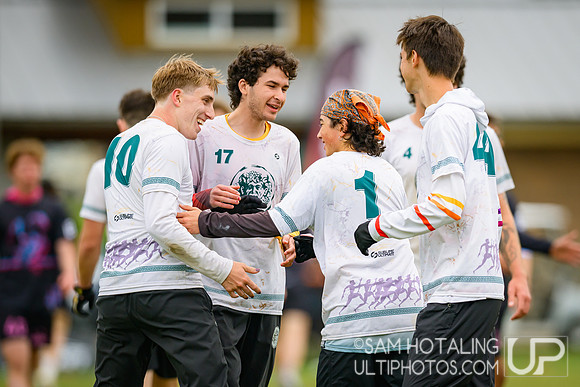 Lewis & Clark Bacchus vs Middlebury Pranksters (M) in finals at USAU D-III College Championships