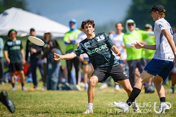Saturday pool play at USAU D-I College Championships