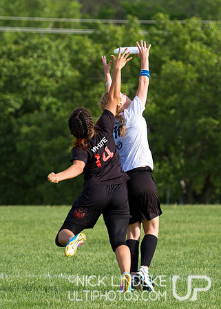 2014 USAU D-I College Champs Saturday Action
